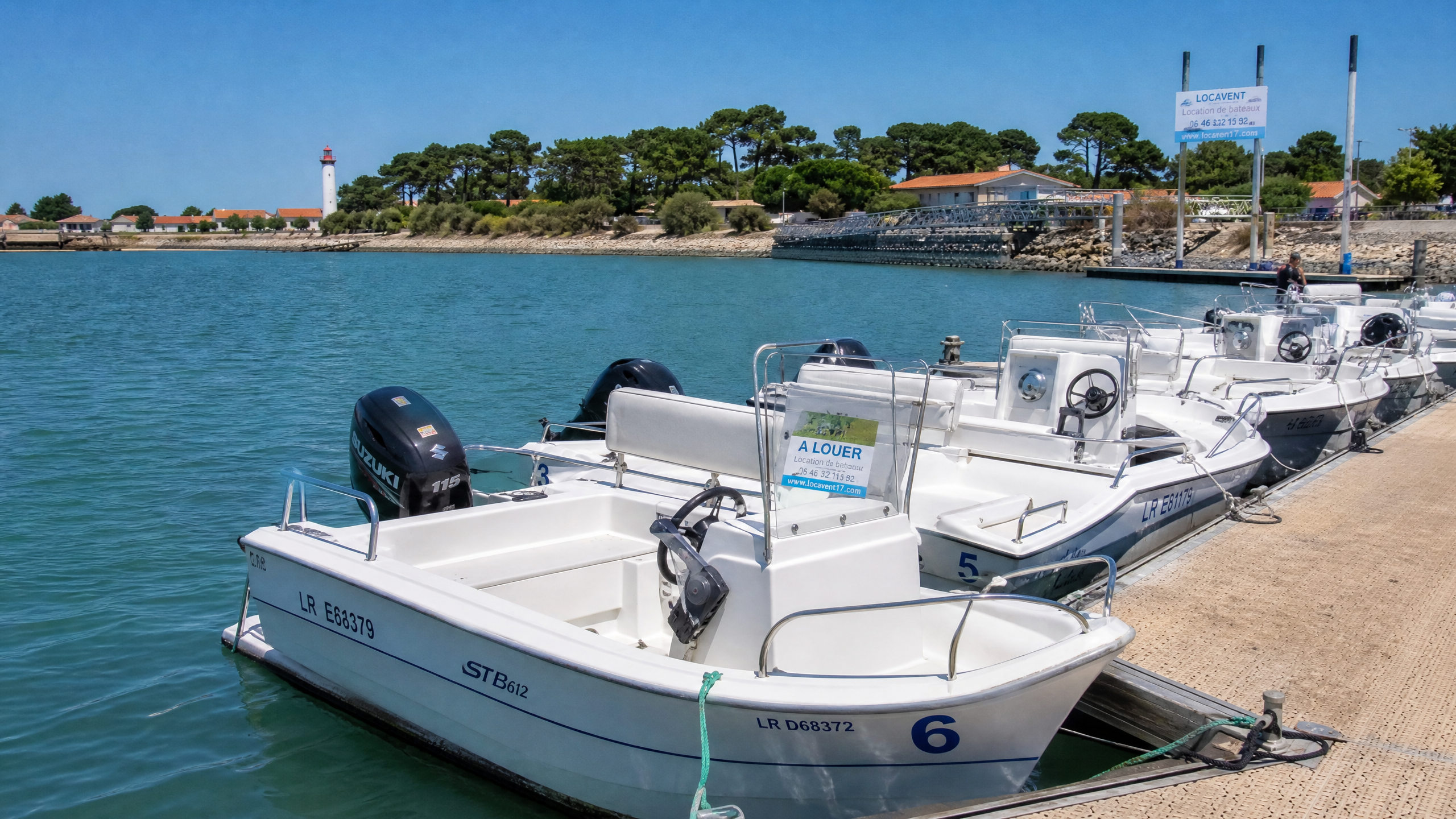 Bateaux à moteur disponibles à la location au port à sec de La Tremblade